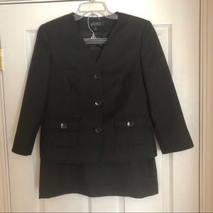 Kasper black 3/4 sleeve black skirt suit. Sz 10.